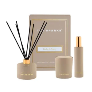 TED SPARKS Giftset Diffuser/Geurstokjes, geurkaars en roomspray - Tonka & Pepper